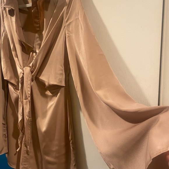 Silky champagne color dress with flare sleeves , very classy - Picture 3 of 4